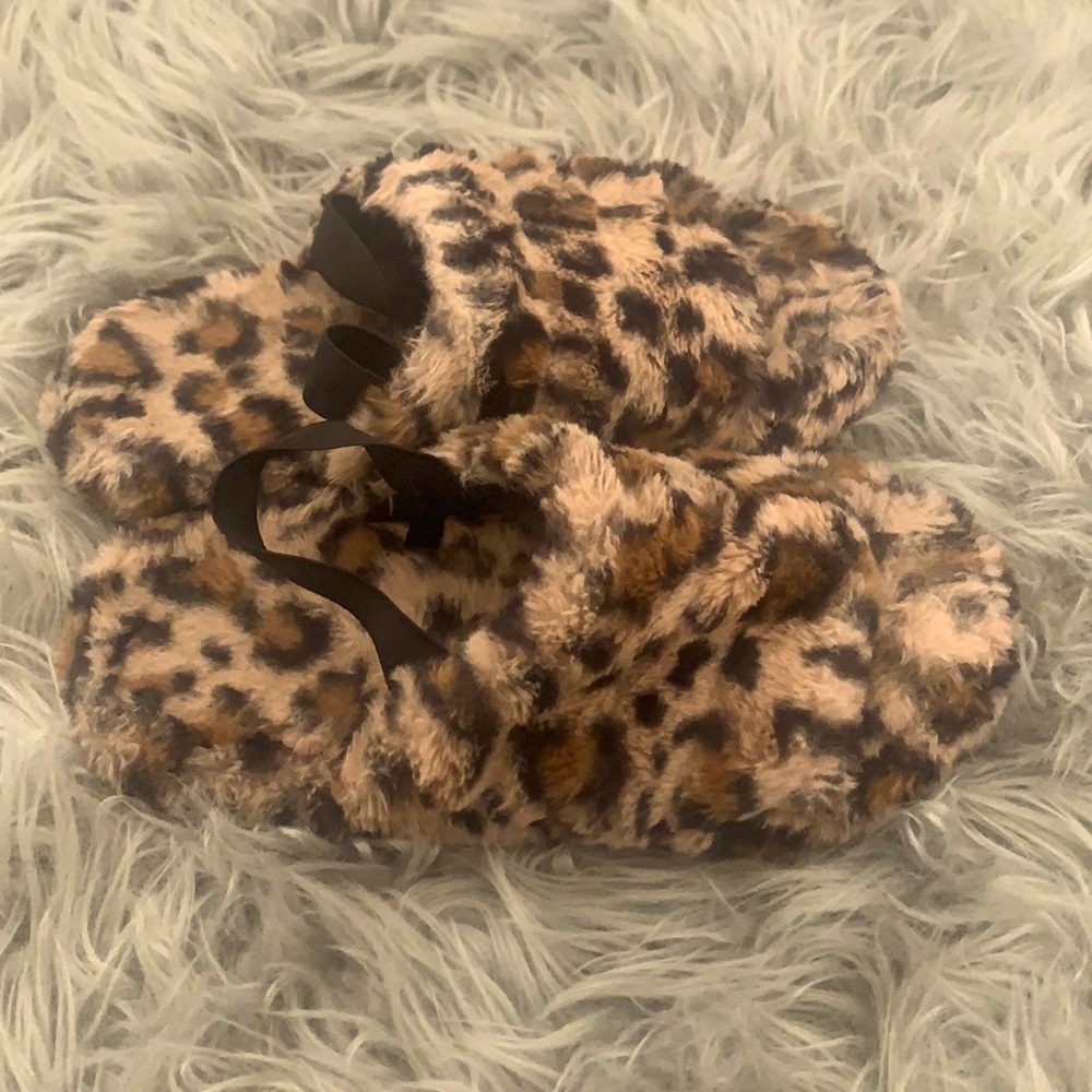 Rue21 leopard print slides